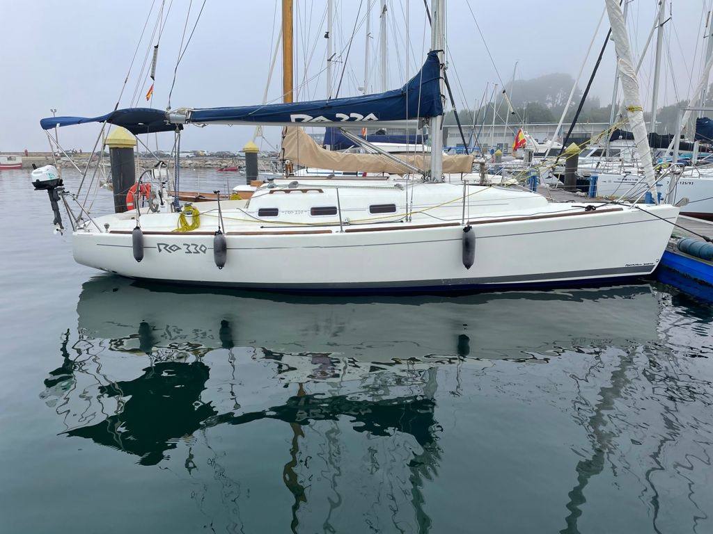 Yate crucero Navega en Galicia